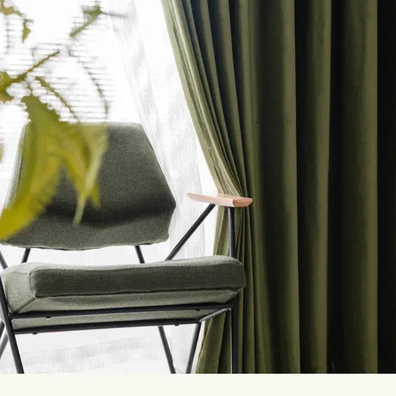 Habillage de Fenêtres Moderne – Drapés Velours Vert Olive Isolants et Élégants pour Pièce de Vie
